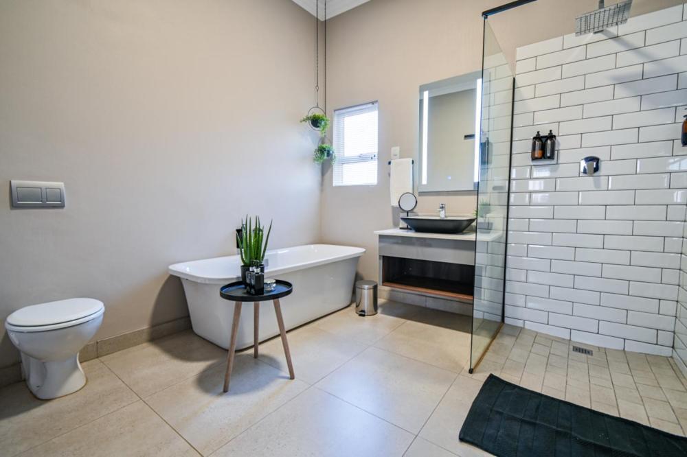 Summer Palace Guesthouse Bloemfontein Bagian luar foto