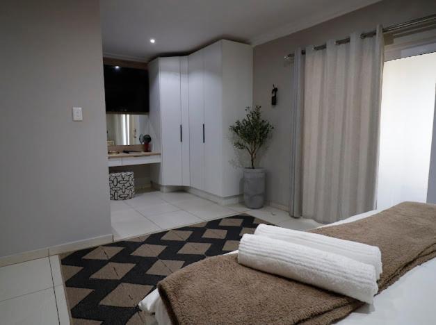 Summer Palace Guesthouse Bloemfontein Bagian luar foto
